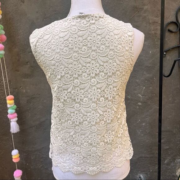 UNIQLO LACE SLEEVELESS TOP SMALL - Picture 9 of 14